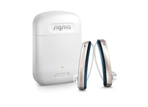 The ultra-slim Styletto Connect hearing aids combine style, wireless charging-on-the-go and high-quality streaming to trendsetting hearwear. Copyright: Sivantos