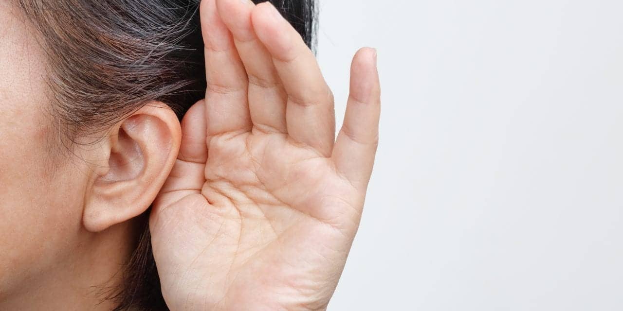 ‘Forbes’ Journalist Tries Widex Moment Hearing Aids